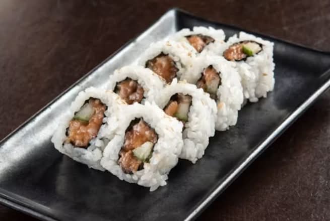 M13 Spicy salmon roll (spicy) 辣三文鱼卷 🌶️